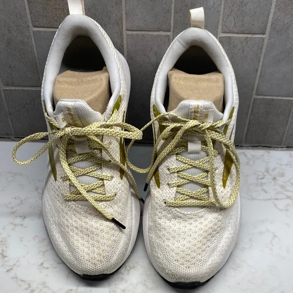 Brooks Revel Running Shoes Size 7 Cream Gold Athletic Sneaker