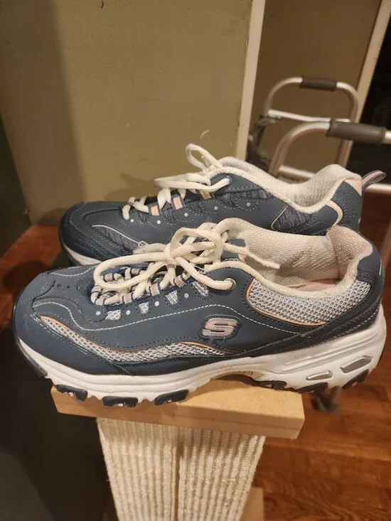 great pair of blue sketchers