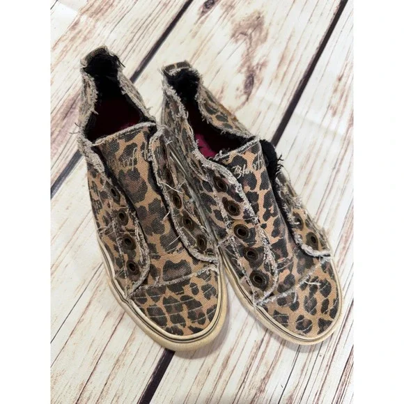 Blowfish Malibu Kids Leopard Print Slip On Sneakers Distressed‎ Canvas Size 2