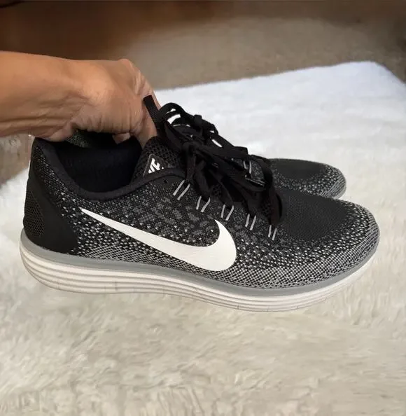 Nike Free Run Distance 9.5 Classic Black Running Sneakers. Great Pair. Comf
