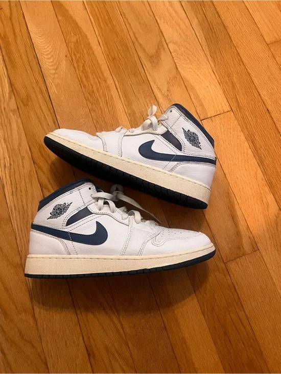 Jordan Kids' White and Navy High-Top Sneakers Size 5.5