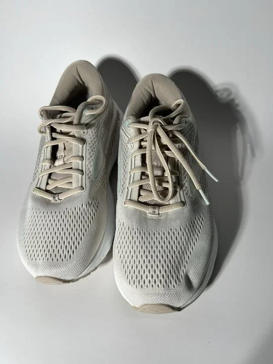 Brooks Ariel GTS 24 Women’s Running Shoes Beige Size 8 Extra Wide