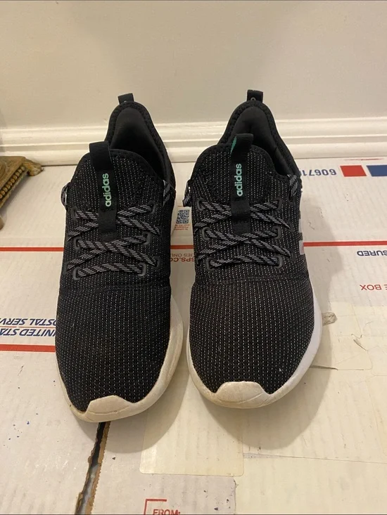 Adidas size 8.5 sneakers good condition