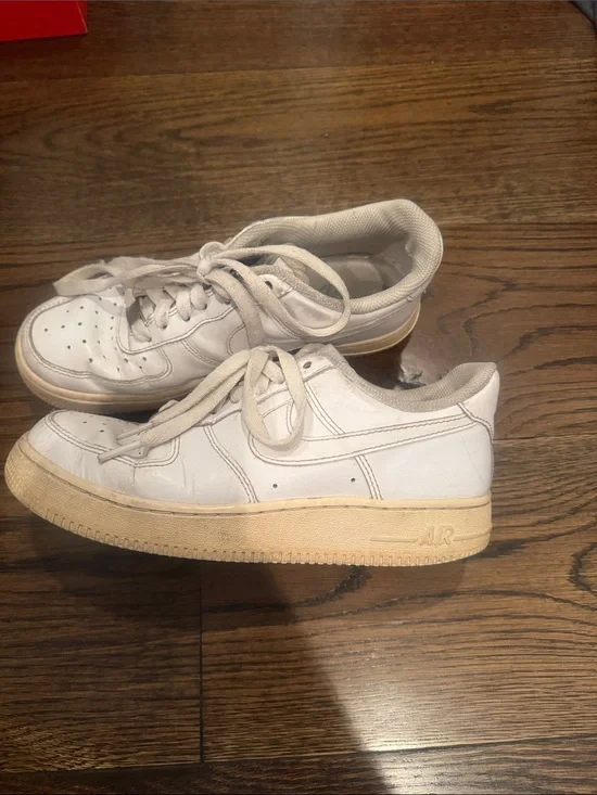 Nike White Leather Sneakers with Cream Sole