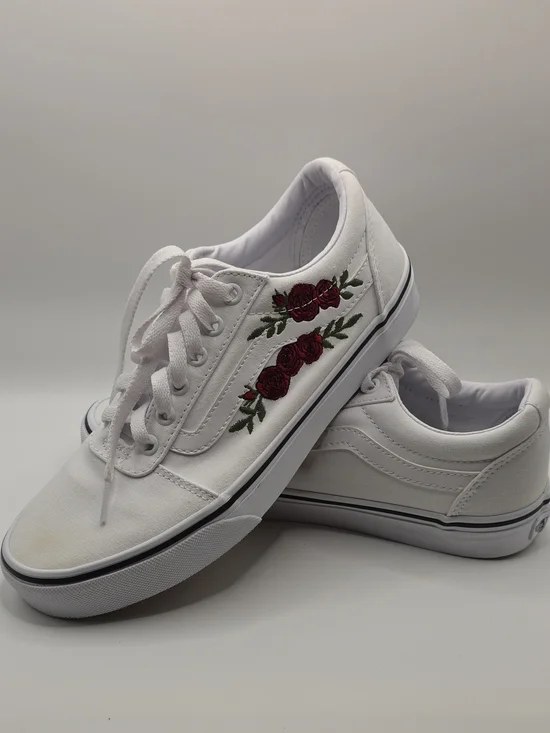 Womens White VANS Canvas W/ Red Rose Embroidery Low Top Sneakers Size 8.5