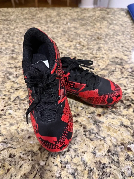 Puma Cleats- Youth Size 13.  Brand New !