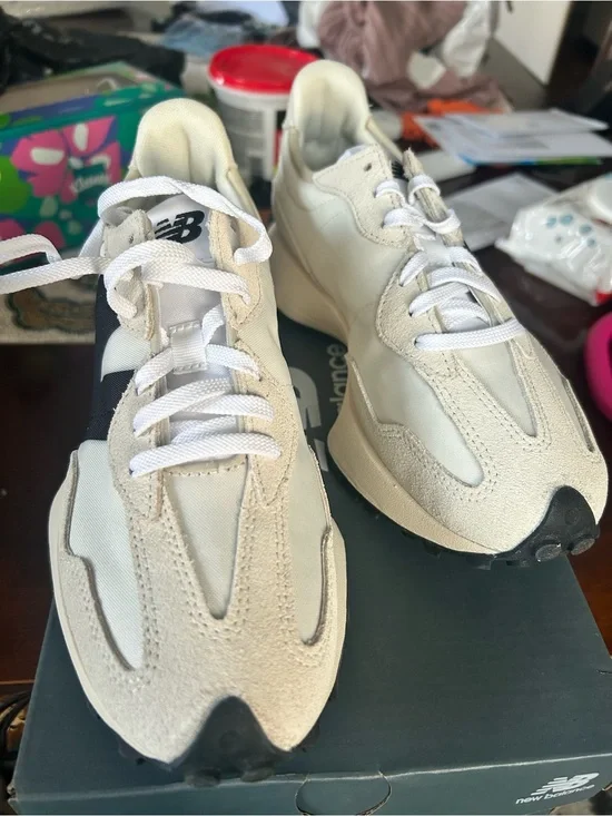 Women’s New Balance 327