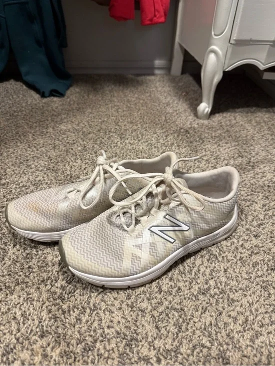 New Balance Women's Tennis Shoes Size 8
