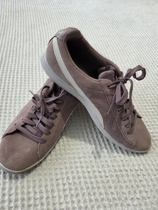 Puma Tennis Shoes Size 7.5