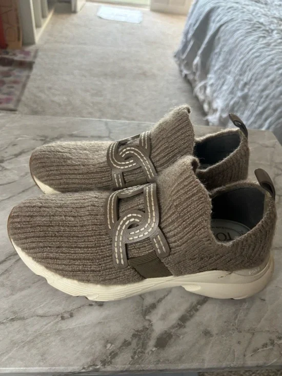 EUC TOD’s Kate Slip-On Knit Sneakers with Leather Detail in Taupe size 38