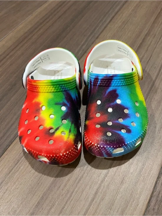 CROCS Kids Rainbow Tie-Dye Water Clogs