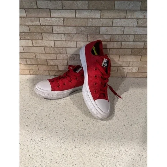 Converse red chuck taylors low top with lunarlon‎ BQ