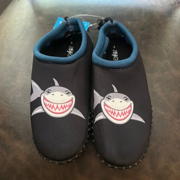 ZOOGS SHARK WATER SHOES: BLACK/BLUE: NEW WITH TAGS: SIZE 3