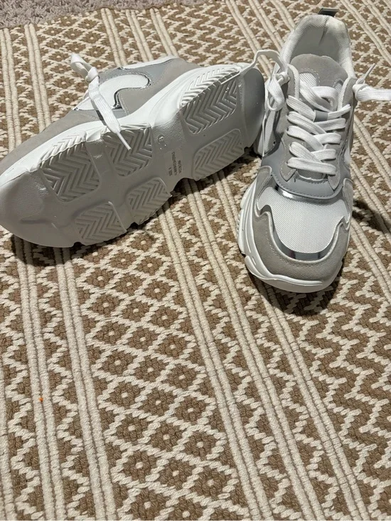 Light Gray & White Women's Fashion Sneakers