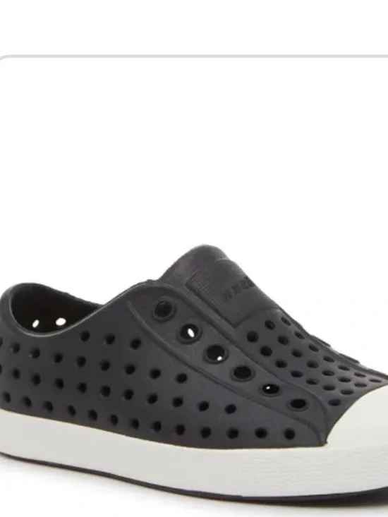 Native Jefferson kids C5 water shoes jiffy black/shell white NWT