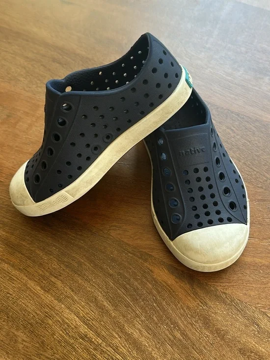 Native Jefferson Slip-On Kids Shoes in Navy