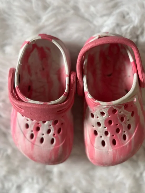 Kids Pink Tie-Dye Water Clog with Secure Heel Strap