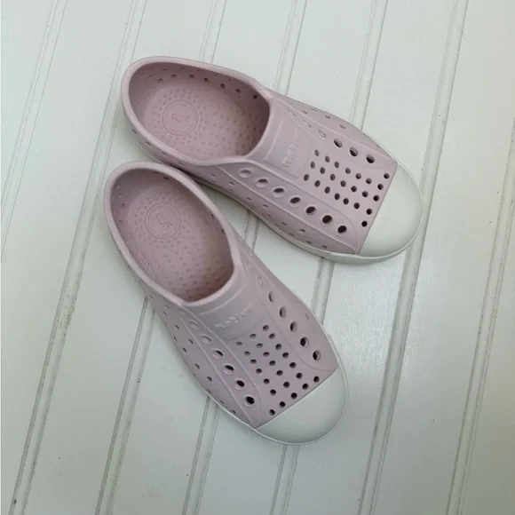 Native Kids Slip-On Water Shoes in Pale Pink with White Toe