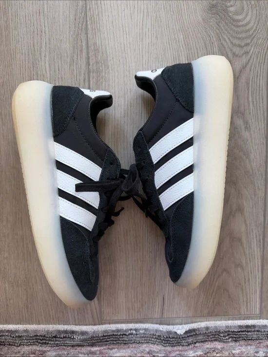 Adidas Barreda sneakers