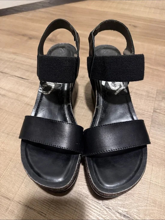 OTBT Black Wedges