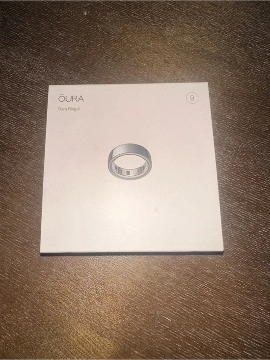 Oura Ring 4 Smart Ring in Silver