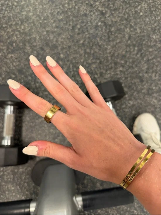 2026-bought Gold Size 8 Oura Ring Gen 3 with charger. Works perfect.