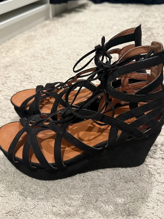 Gentle souls by Kenneth Cole - joy lace up wedges