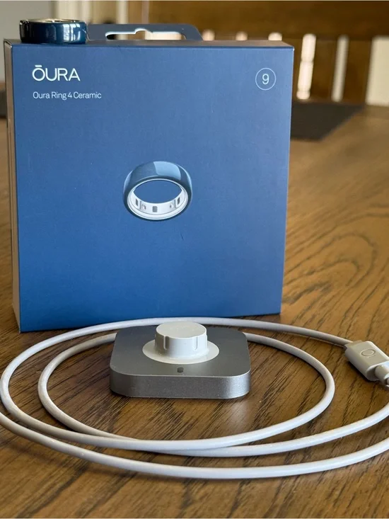Oura Ring 4 Ceramic Midnight Blue
