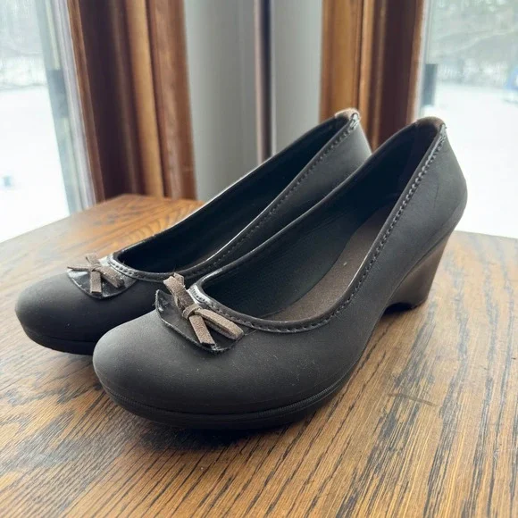 Crocs Black Wedge Heels Women Size 9 Slip‎ On Comfort Work Casual Bow Low Heel