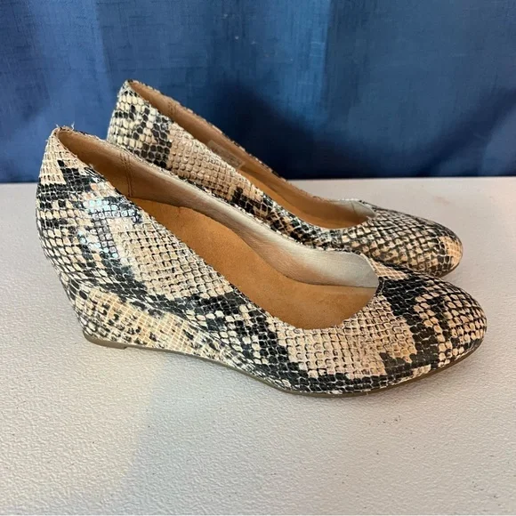Women's Snakeskin-Print Wedge Pumps in Beige and Black