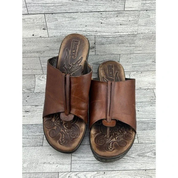 Born Brown Leather Tooled Footbed Thong Wedge Sandals B89626 Women Sz US8 EU39