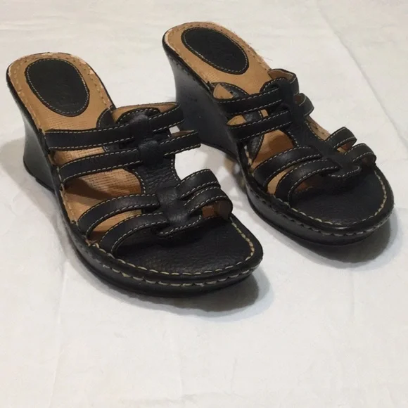 b.o.c. Black Leather Wedges​