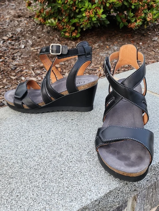 Taos Xcellent Wedge Heel Sandals sz 7 / 7.5