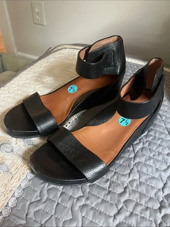 Gentle Souls by Kenneth Cole Leather wedge black sz 71/2