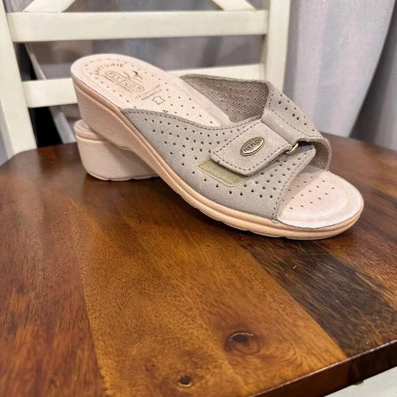 Fly Flot Wedge Sandals Womens Grey Leather Perforated Italian Comfort Size 38