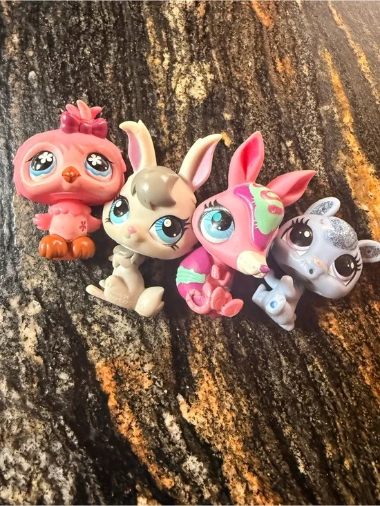 Littlest pet shop set