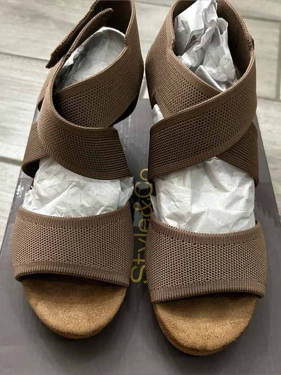 Style & CO Women's Brown Beige  Elastic Strappy Sandals - Comfort Wedge Size 7.5