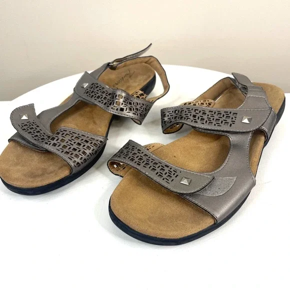 Trotters Comfort Sandals Womens 10.5 Wide Pewter Adjustable Cut Out‎ Low Wedge