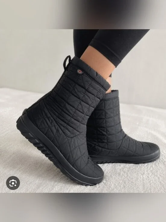 Bogs Women's Snowday II Mid Work Boots  Size 9