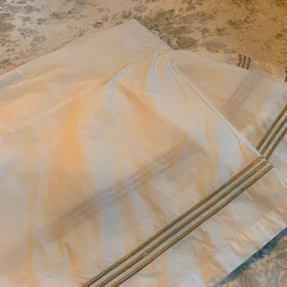 Pottery Barn Twin bed skirt