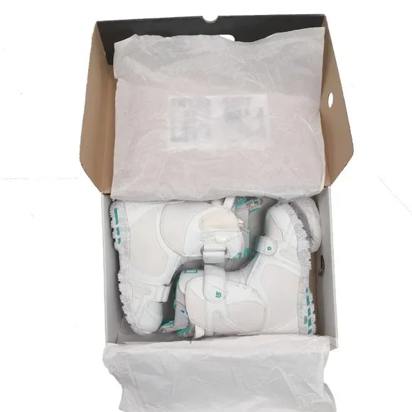 NEW Burton Axel Womens Snowboard Boots!  White  Blue Trim  Size 5.5  or 6