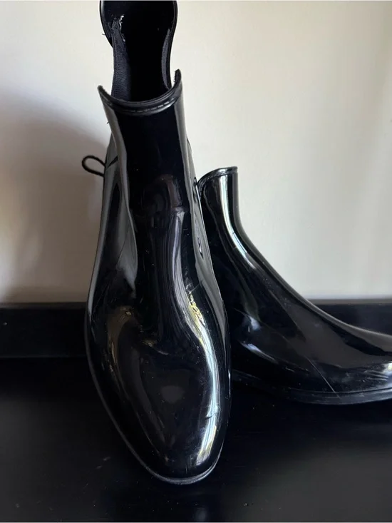 LAUREN Ralph Lauren Black Chelsea Rain Boots Glossy Size 6