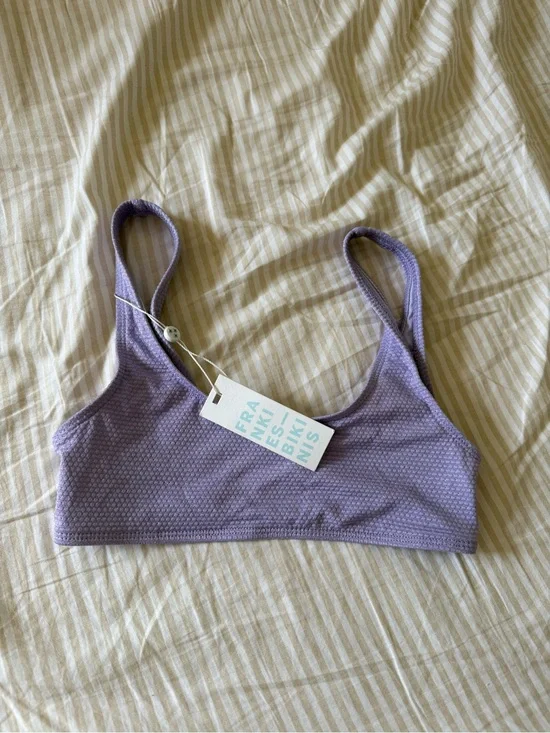 Lilac Frankie’s bikinis top