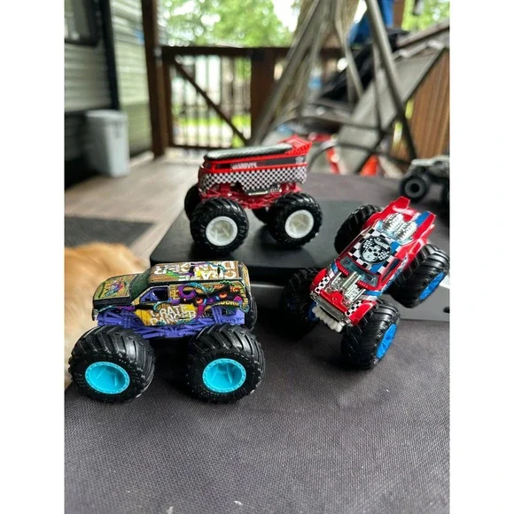 Hot Wheels Monster Trucks Lot of 3 Crate Danger VW‎ Drag Bus Night Shifter 1:64