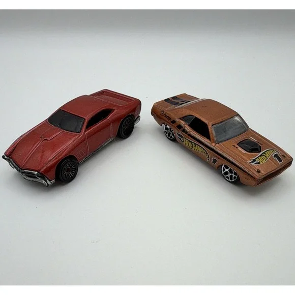 Hot Wheels Lot of 2: GT-03 and '70 Challenger Orange Vintage Collectable
