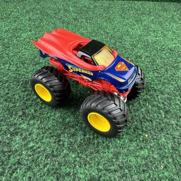 2008 HOT WHEELS MONSTER JAM SUPERMAN 50/75 BLUE MJ78