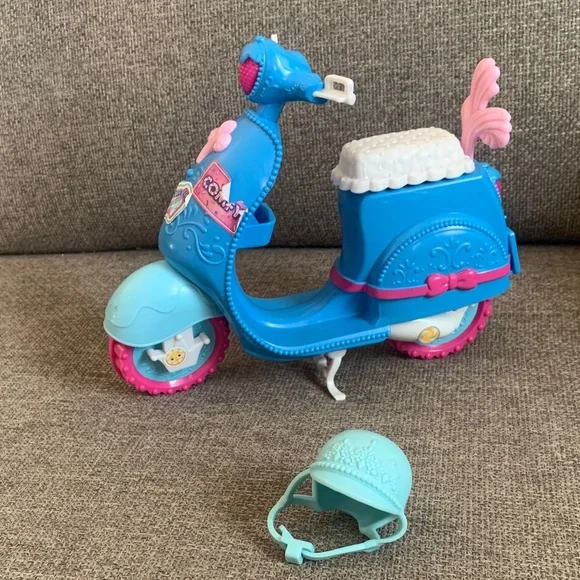 Disney Princess Comfy Squad Cinderella’s Scooter with Helmet
