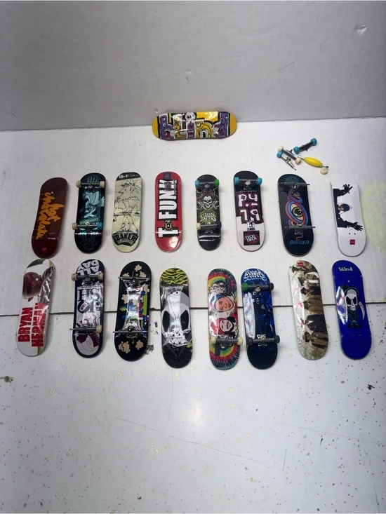Vintage Lot of 17 Fingerboards / Tech Decks