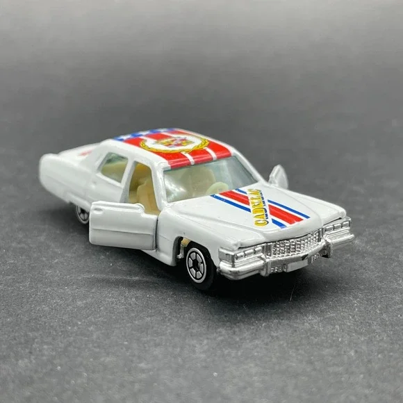 Yatming 1970's Cadillac Fleetwood Brougham Car White Diecast‎ 1/64 Opening Doors