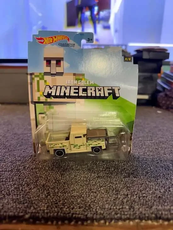 Hot Wheels Minecraft Character Cars Iron Golem 4/8